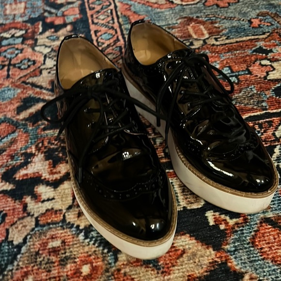 black patent flatform brogues